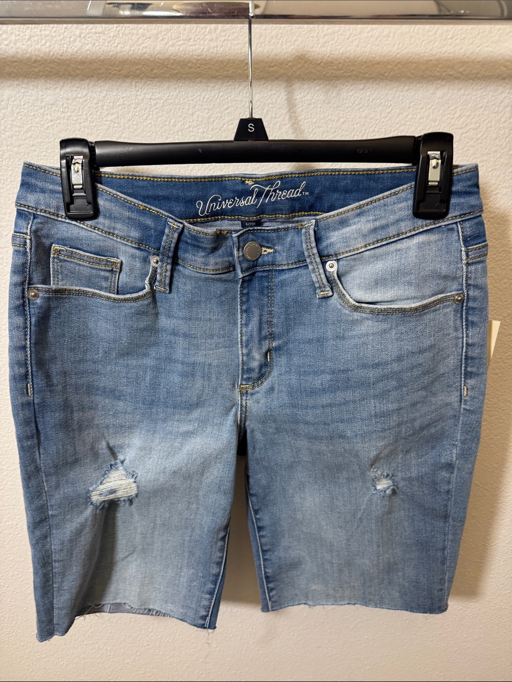 Universal Threads brand new bermuda shorts size 6